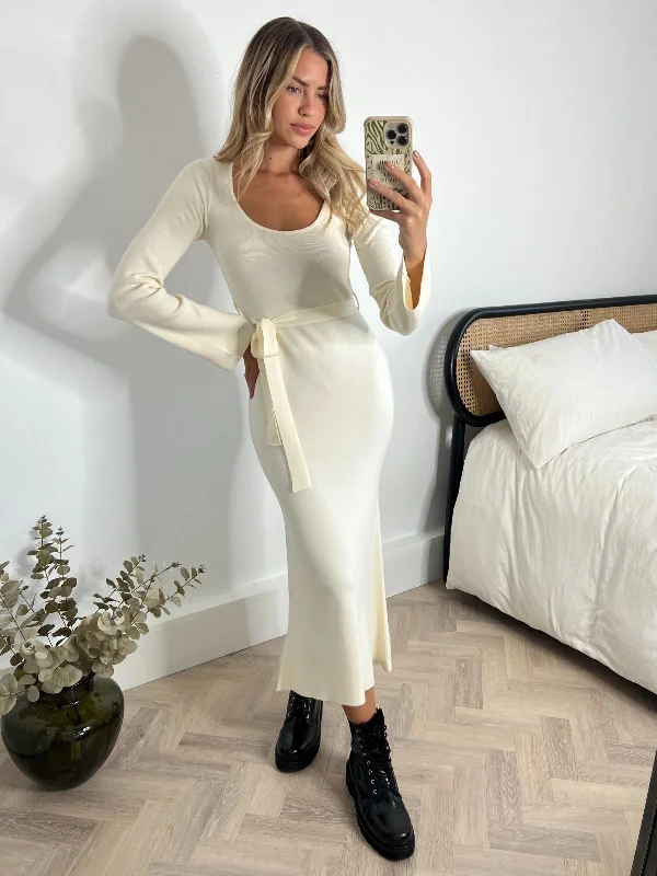 Exclusive Preview Haisley Sweetheart Knitted Midi Dress / Cream