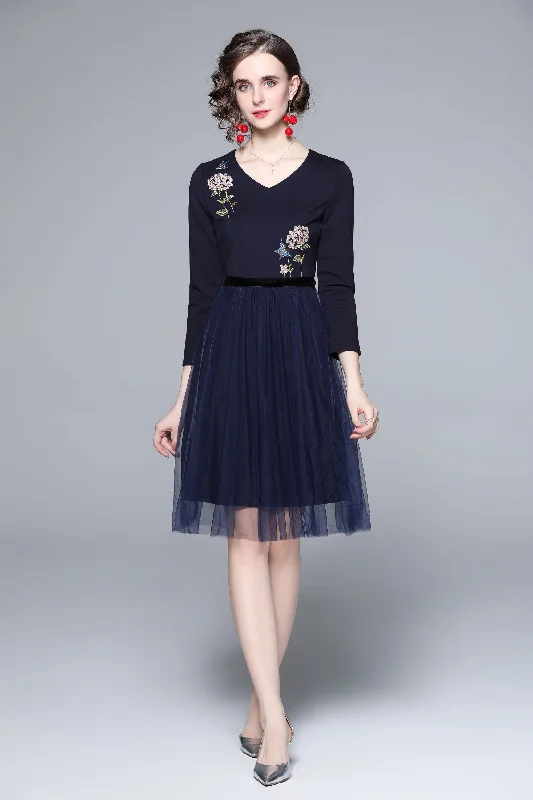 Deal Mania Navy Day A-line V-neck 3/4 Sleeves Knee Dress