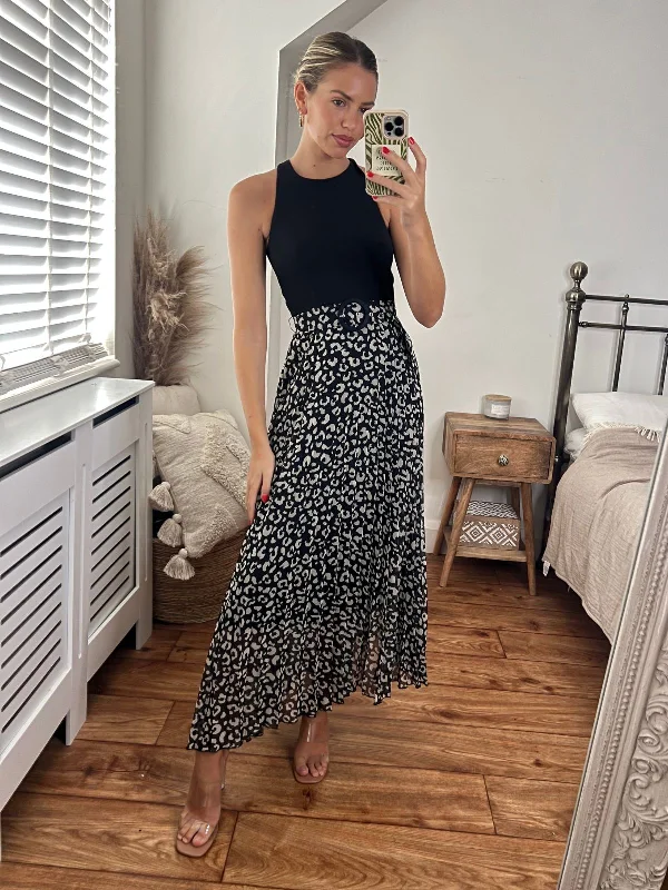 Deal Dash Effie Pleated Midaxi Dress / Mono Animal