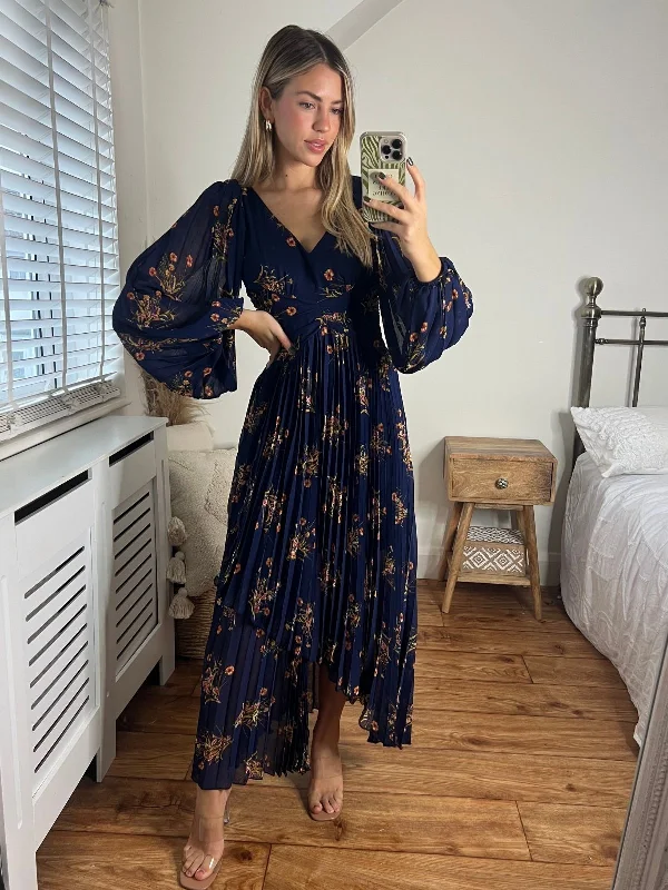 New Deals Toni Long Sleeved Pleated Maxi Dress / Navy Floral
