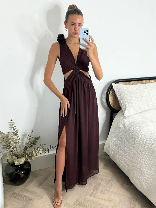 Deal Zone Layla Maxi dress with shoulder corsage / Chocolate