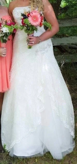 Factory Direct Sale David's Bridal Lace Wedding Dress with Beading and Side Spilt