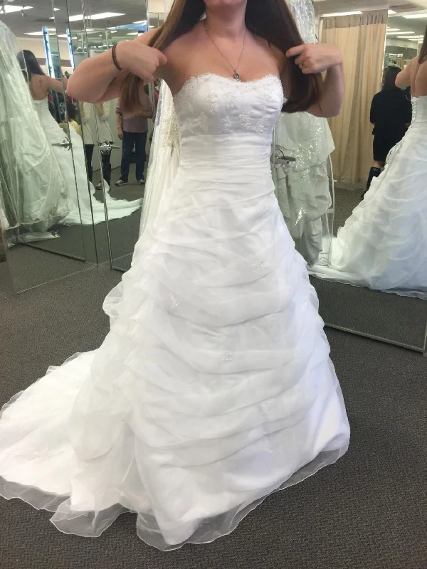 Clearance Items David's Bridal L9479