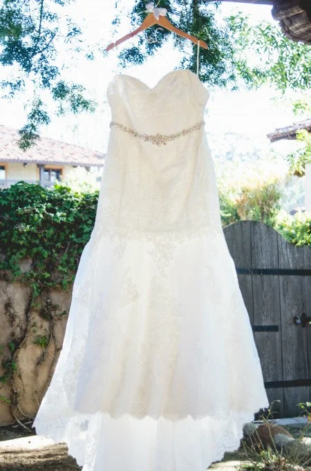 Great Bargains David's Bridal Lace Plus Size Wedding Dress with Scalloped Hem- 9