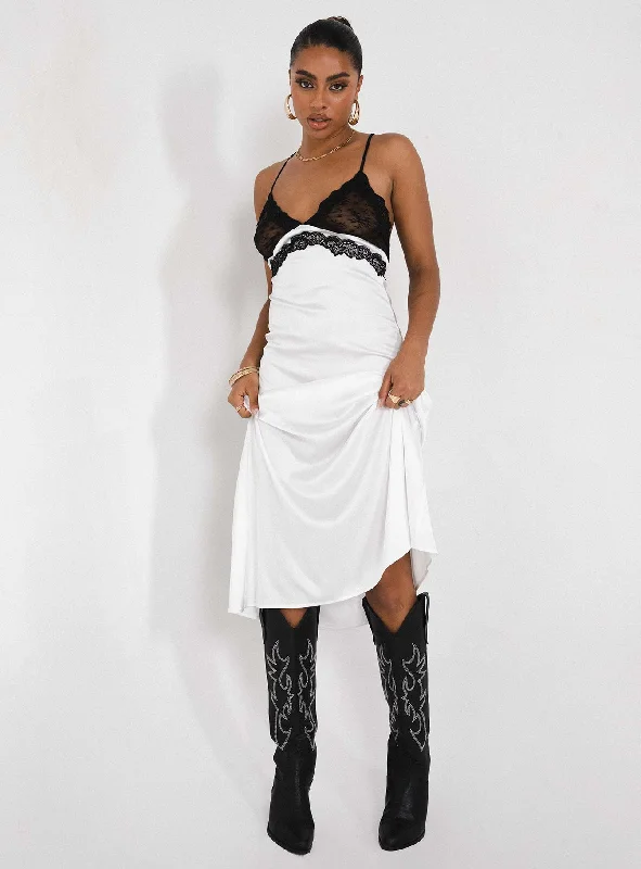 Epic Deals Le Paris Lace Midi Dress White