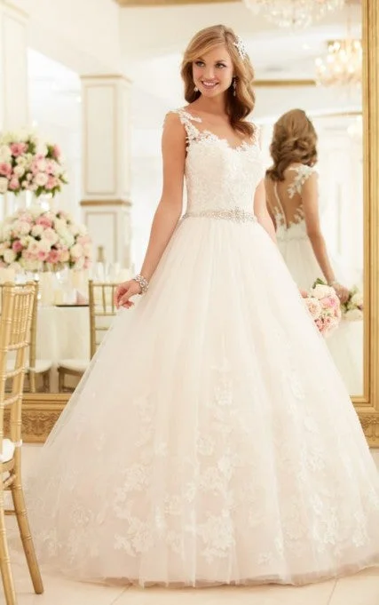 Online Exclusive Essense of Australia Stella York LACE AND TULLE BALL GOWN WEDDING DRESS