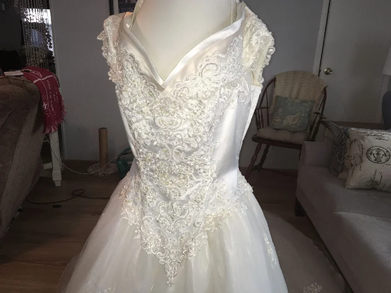 Markdowns David's Bridal Lady Eleanor