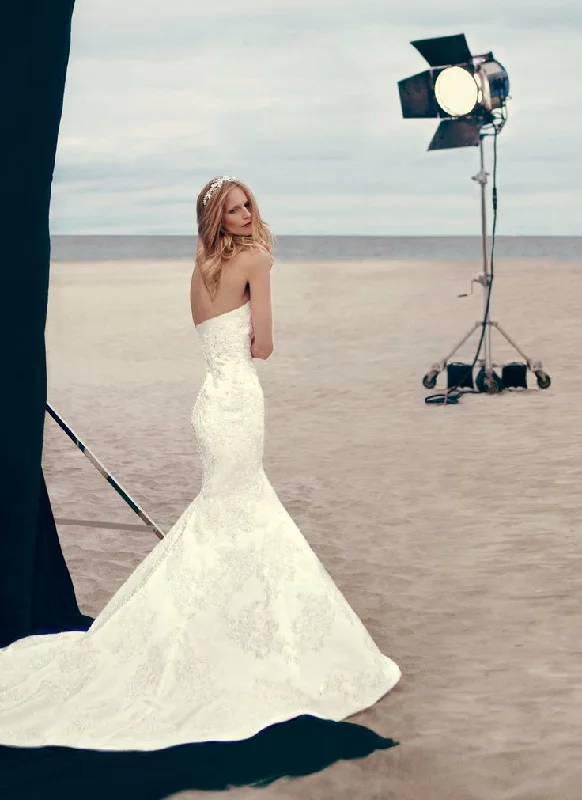 Clearance Sale Oleg Cassini Oleg Cassini Strapless Satin Trumpet Wedding Dress
